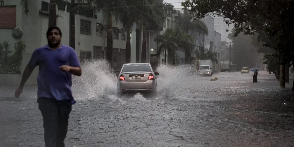 City of São Paulo is in a state of alert for flooding