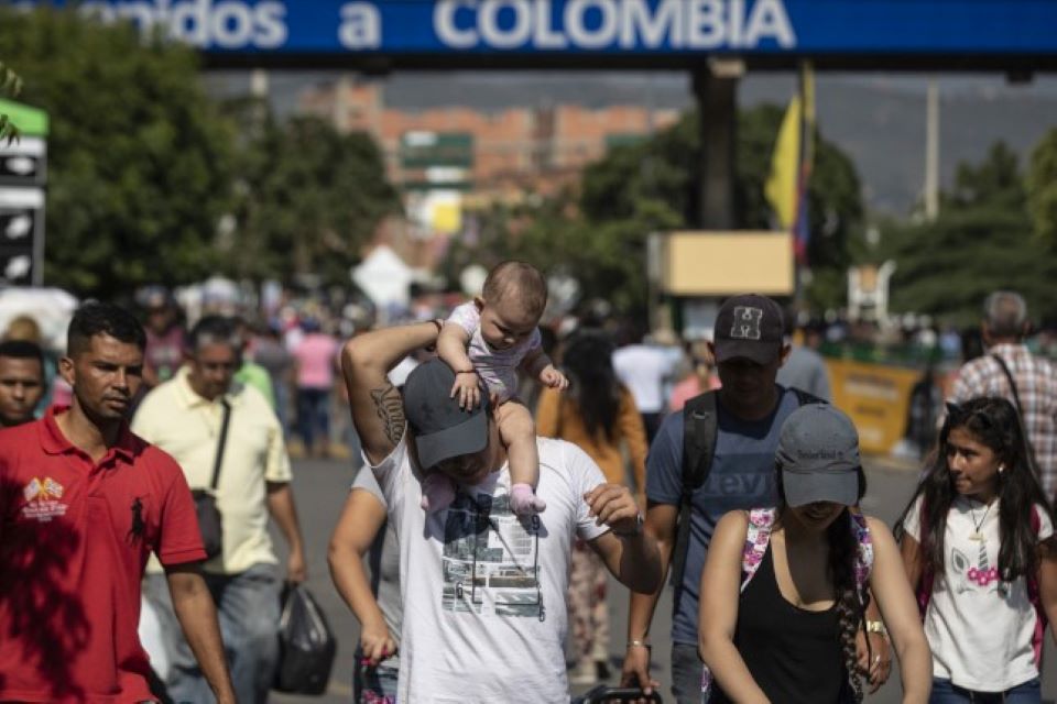 Colombian court orders publication of roadmap for work visa for Venezuelan migrants