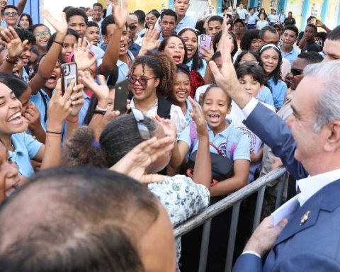 Comunidad recibe primera etapa de la escuela Pané, abren Cedi-Mujer