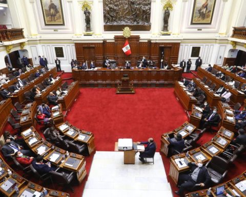 Congress reduces mandate of the president of the JNE