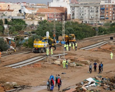 Consulate of Venezuela in Barcelona activates delegation of aid to those affected by storm