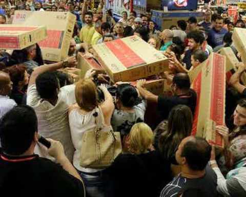 Consumers in the US take advantage of the offers during Black Friday