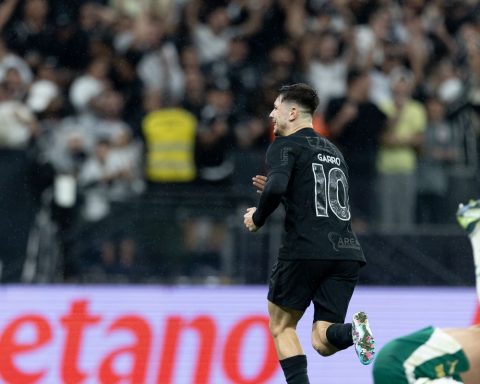 Corinthians win classic with Palmeiras to move away from Z4