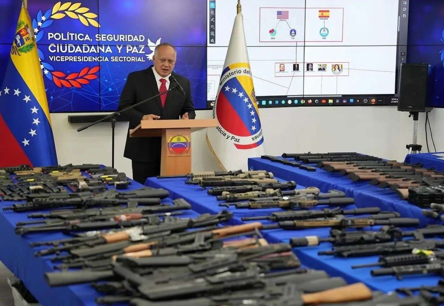 Criminal gangs mobilize weapons for destabilization