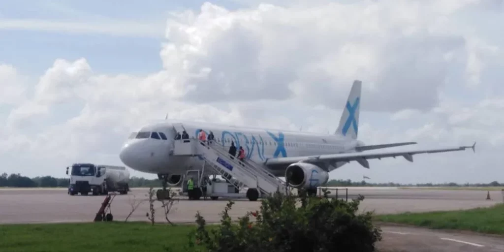 Aeronave en la que fueron devueltos los 34 migrantes cubanos a la Isla