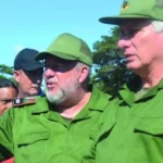 Manuel Marrero (izq) y Miguel Díaz-Canel en Guantánamo tras el paso del huracán Oscar