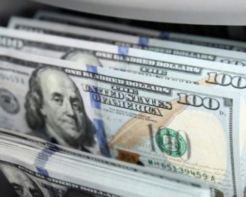 Dollar and US stop a more aggressive rate cut