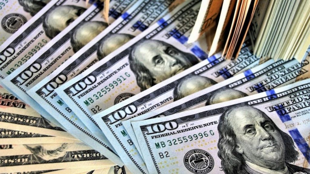 Dollar: how much the month of October closed at