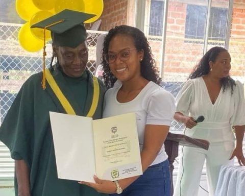 Doña Ramona Córdoba, la abuelita que se graduó como bachiller a los 71 años