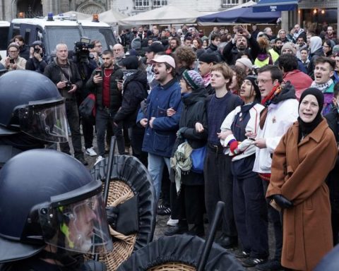 Dozens arrested in Amsterdam during banned pro-Palestinian demonstration