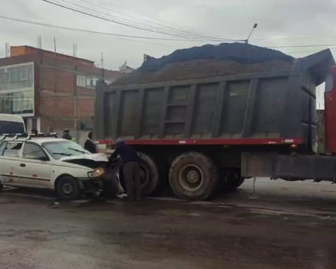 Driver in an apparent drunken state causes a triple crash and leaves two injured in Huancayo