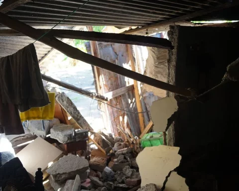 Una vivienda en Granma, destruida por los sismos de este domingo