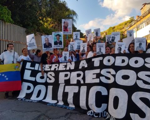 “Enough is enough”: Relatives of political prisoners demand their freedom in front of the Helicoide