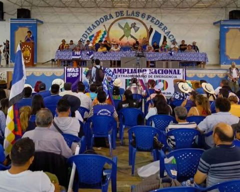 Evista meeting defines new march to La Paz, but leaves date in the hands of leaders