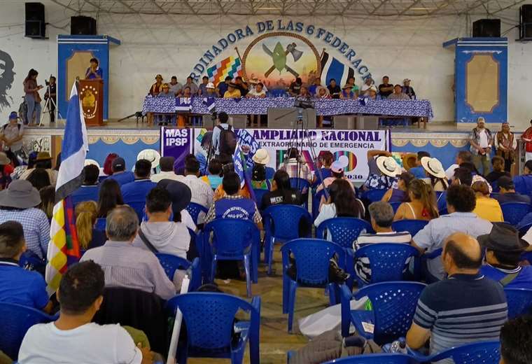 Evista meeting defines new march to La Paz, but leaves date in the hands of leaders