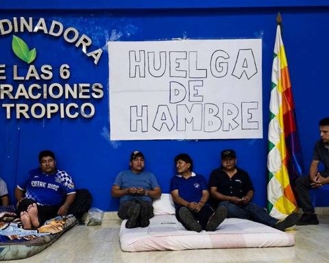 Evo Morales and five of his followers began the hunger strike in Cochabamba