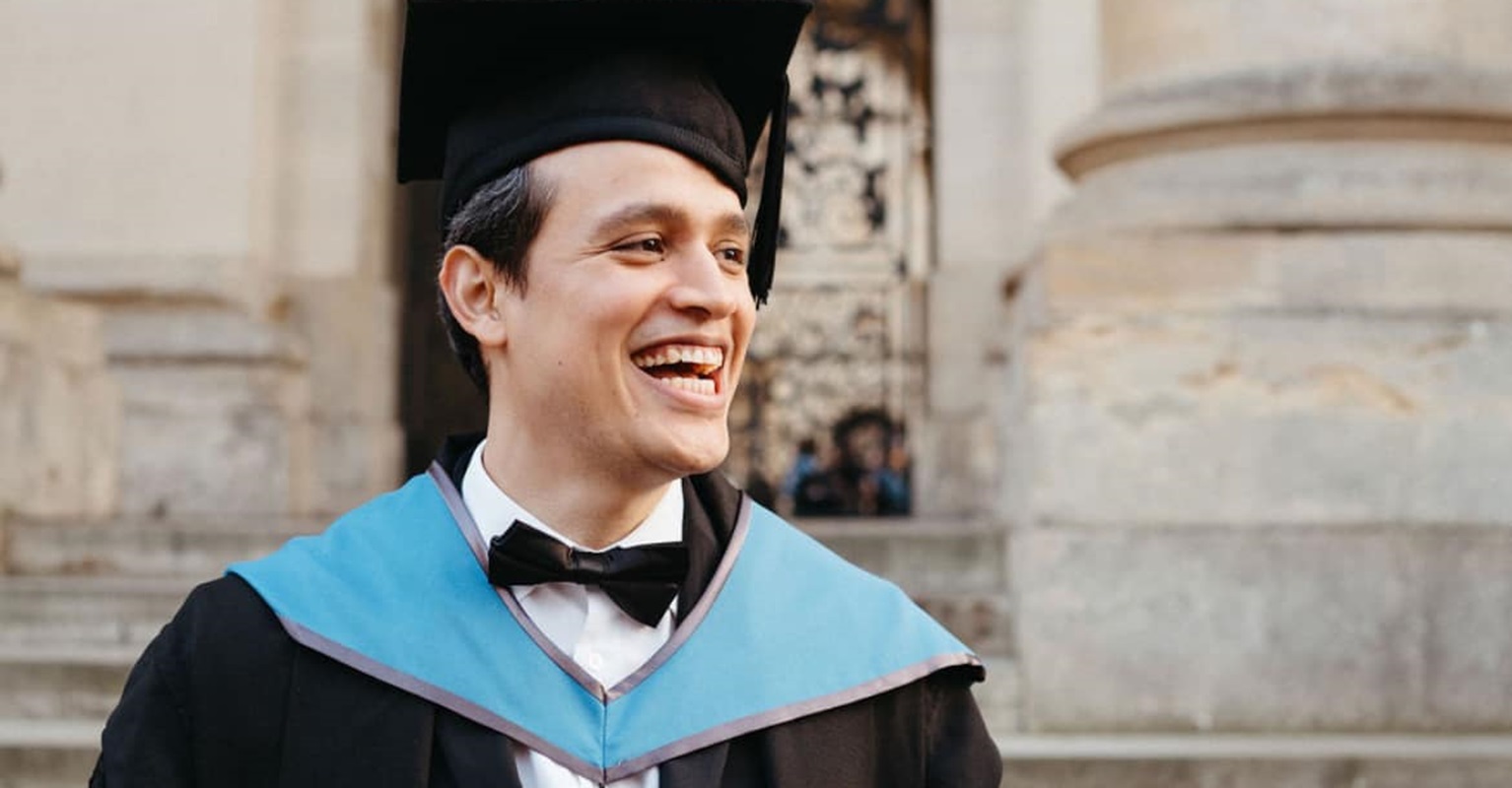 Exiled Nicaraguan Douglas Castro graduates with honors from Oxford University