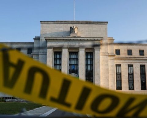 Fed cites volatility, doubts over neutral rate as reasons for going slow