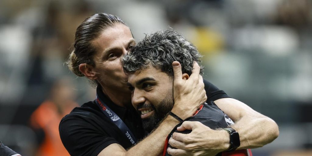 Filipe Luis wins his first title as head of Flamengo