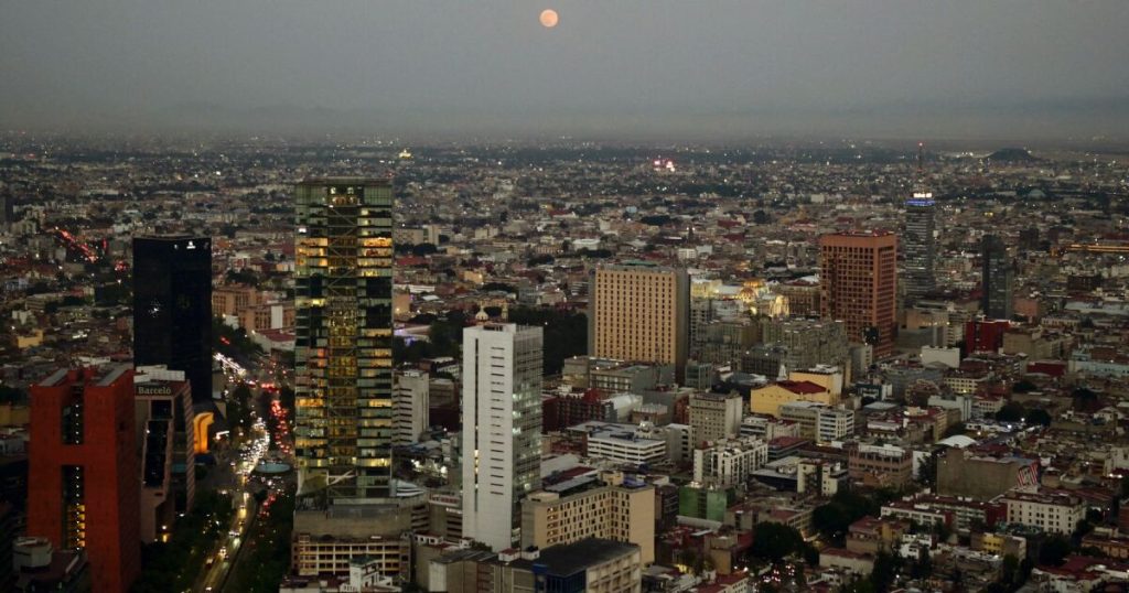 Fitch ratifies CDMX rating; highlights solid income