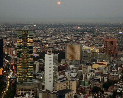 Fitch ratifies CDMX rating; highlights solid income