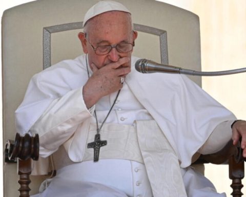 Former presidents ask Pope Francis to intercede for Venezuela