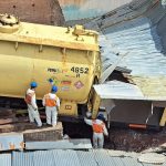 Freight train derails and enters a property in the center of Cusco (PHOTOS-VIDEO)