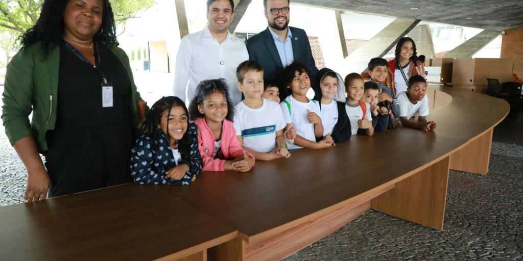 G20 tables are donated to public schools in Rio