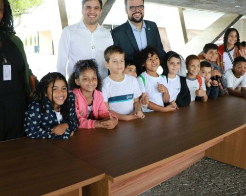 G20 tables are donated to public schools in Rio