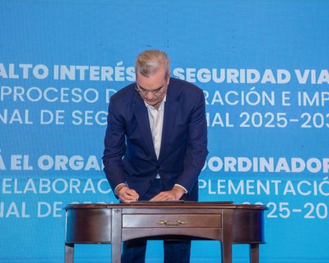 Gobierno firma pacto nacional por la Seguridad Vial de RD