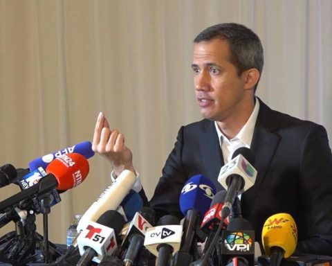 Guaidó asks Trump to declare the Aragua Train a terrorist organization