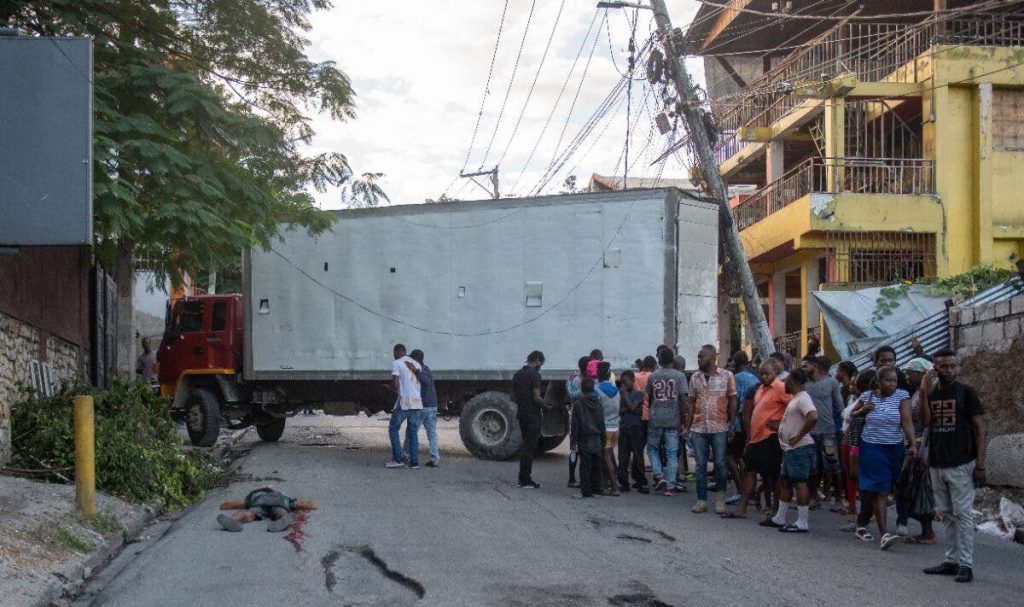 Policía haitiana mató 28 pandilleros y la población hastiada los quemó