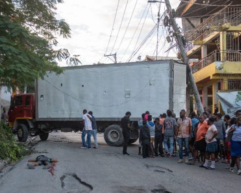 Policía haitiana mató 28 pandilleros y la población hastiada los quemó