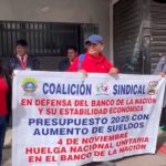 Headquarters of the Bando de la Nación in Huancayo comply with a 24-hour national strike