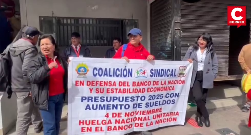 Headquarters of the Bando de la Nación in Huancayo comply with a 24-hour national strike