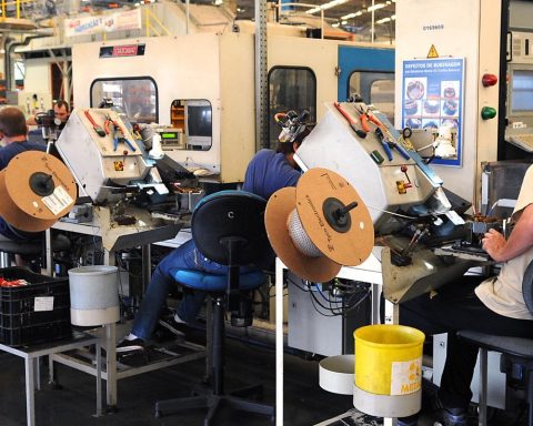 Hiring in the industrial sector increases by 75% and young people are the majority