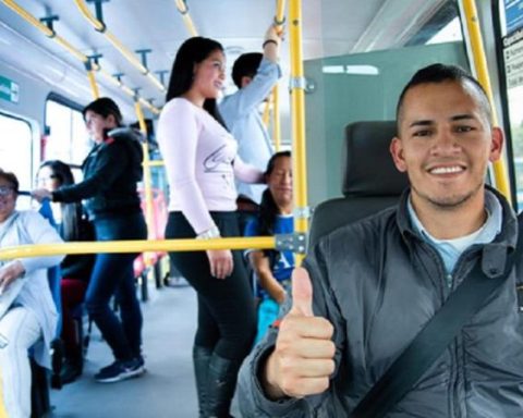 How much does a TransMilenio driver earn?