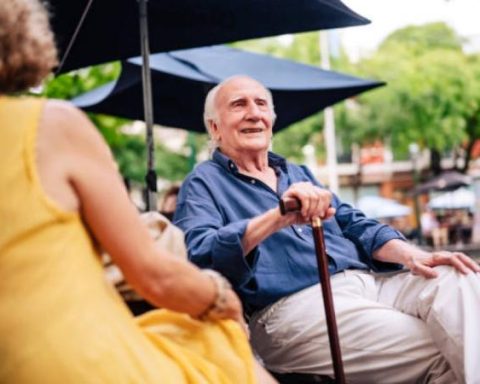 How much money should you have saved in Colombia to retire, according to AI?