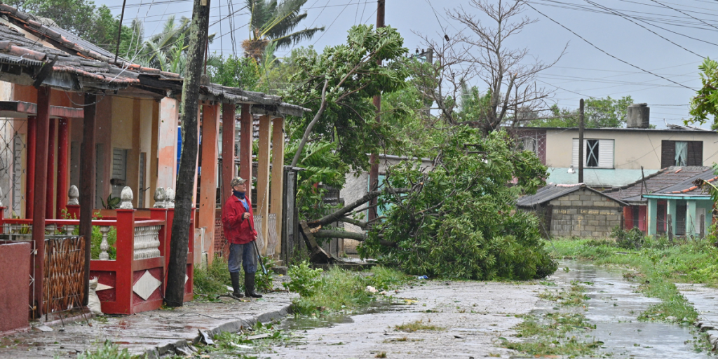 Hurricane Rafael makes landfall in Cuba amid a general blackout