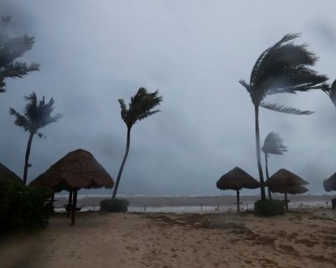 Hurricane warning for Nicaragua and Honduras