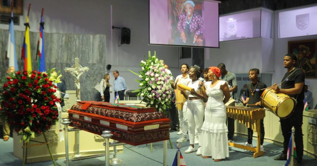 In the Council of Cali, tribute was paid to Leonor González Mina in Cámara Ardiente