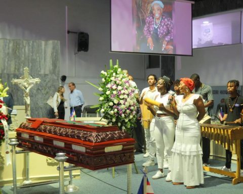 In the Council of Cali, tribute was paid to Leonor González Mina in Cámara Ardiente