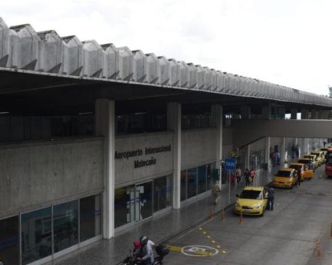 In video: passengers must evacuate Avianca plane at Pereira airport