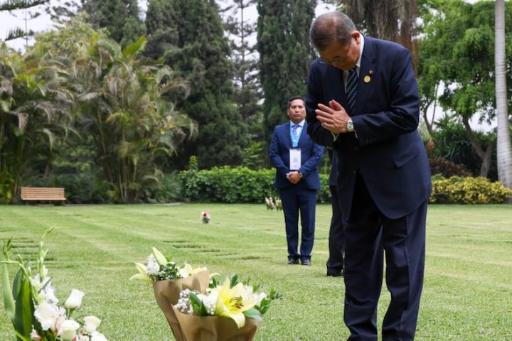 Japanese Prime Minister Shigeru Ishiba visited the grave of Alberto Fujimori