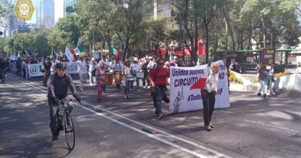 Judicial Branch workers march in CDMX; morenistas celebrate reform