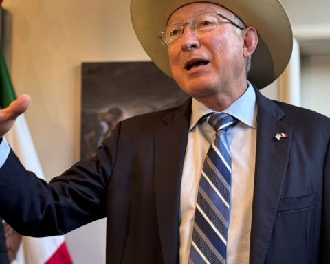 Ken Salazar: “The 'hugs, not bullets' strategy did not work”