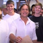 Lacalle Pou voted in Canelones and referred to his political future