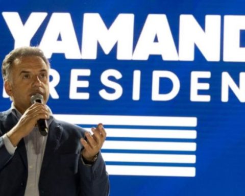 Leaders congratulate Yamandú Orsi for his victory in the elections