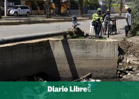 Luis Bogaert irrigation canal affected by garbage