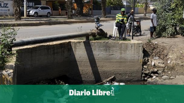 Luis Bogaert irrigation canal affected by garbage